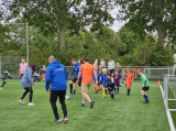 Laatste training S.K.N.W.K. JO7-1 (partijtje tegen de ouders) van maandag 27 mei 2024 (10/180)